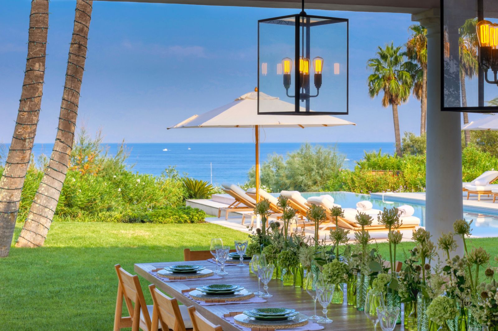 villa-carol-outdoordining-pool-oceanview-luxury-retreat-ramatuelle