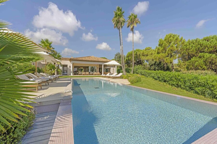 villa-carol-swimming-pool-garden-luxury-ramatuelle