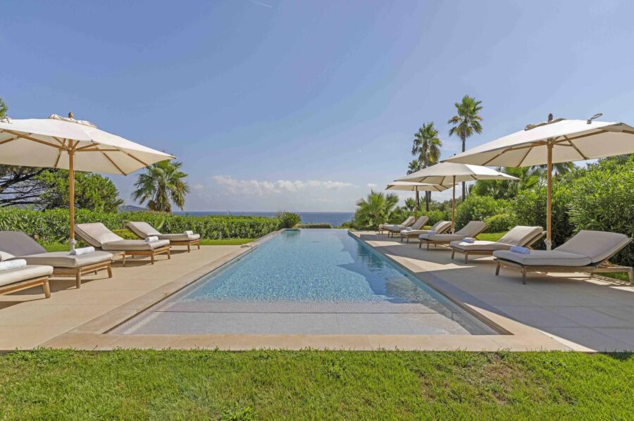villa-carol-swimming-pool-garden-sea-view-luxury-rental-retreat-ramatuelle