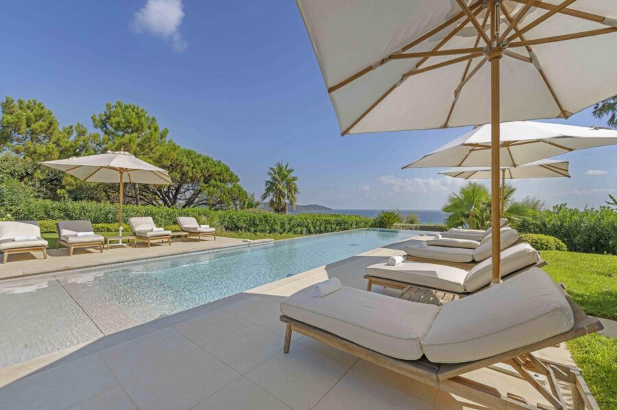 villa-carol-swimming-pool-sun-loungers-sea-view-garden-luxury-ramatuelle