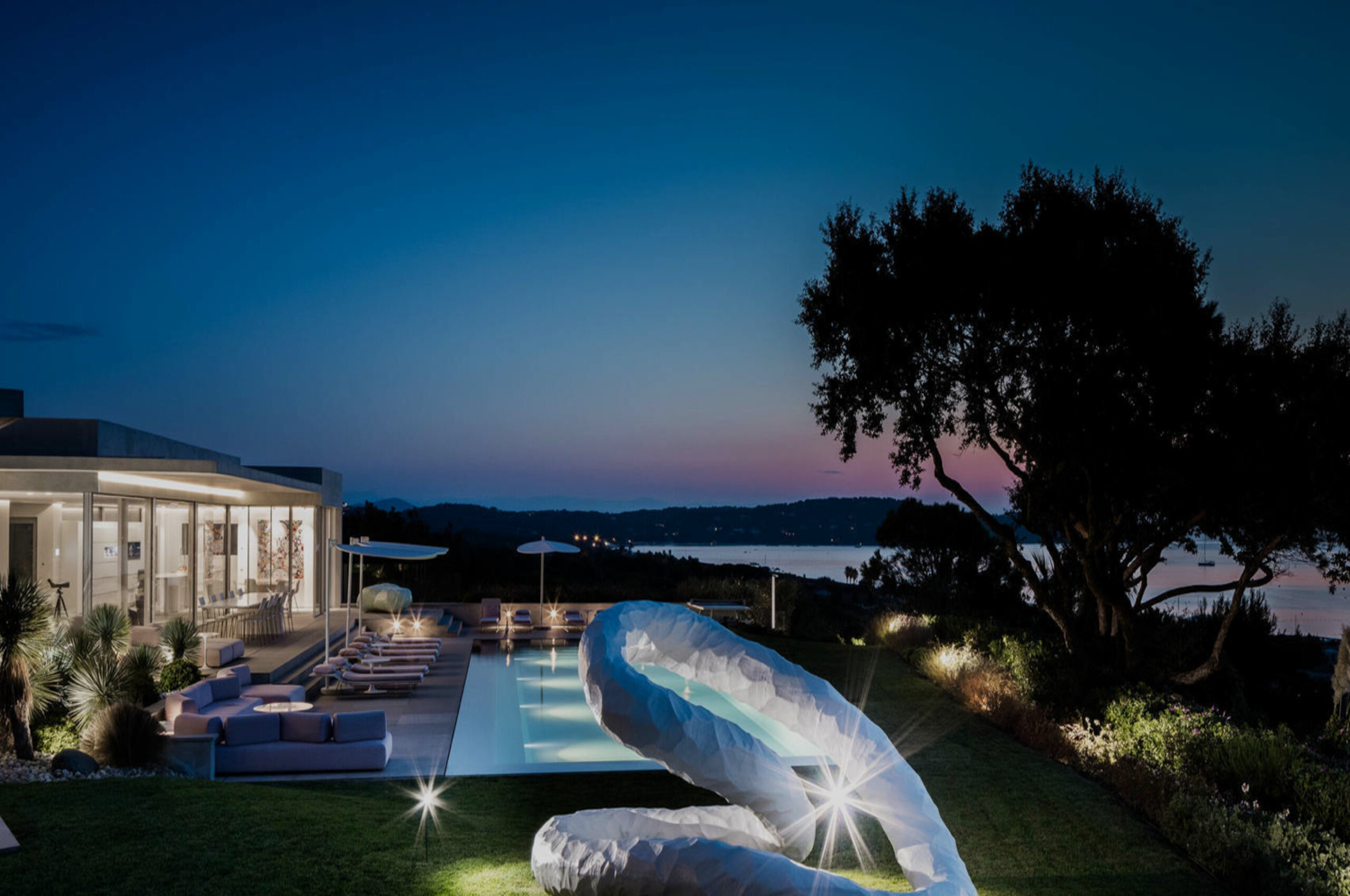 villa-caroline-exterior-night-sculpture-modern-luxury-paradise-retreat