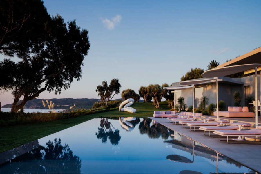 villa-caroline-mainpage-poolside-seaview-luxury-paradise-rental-retreat-sttropez