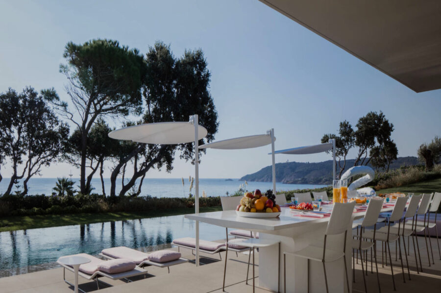 villa-caroline-poolside-terrace-outdoordining-seaview-luxury-paradise-retreat-sttropez