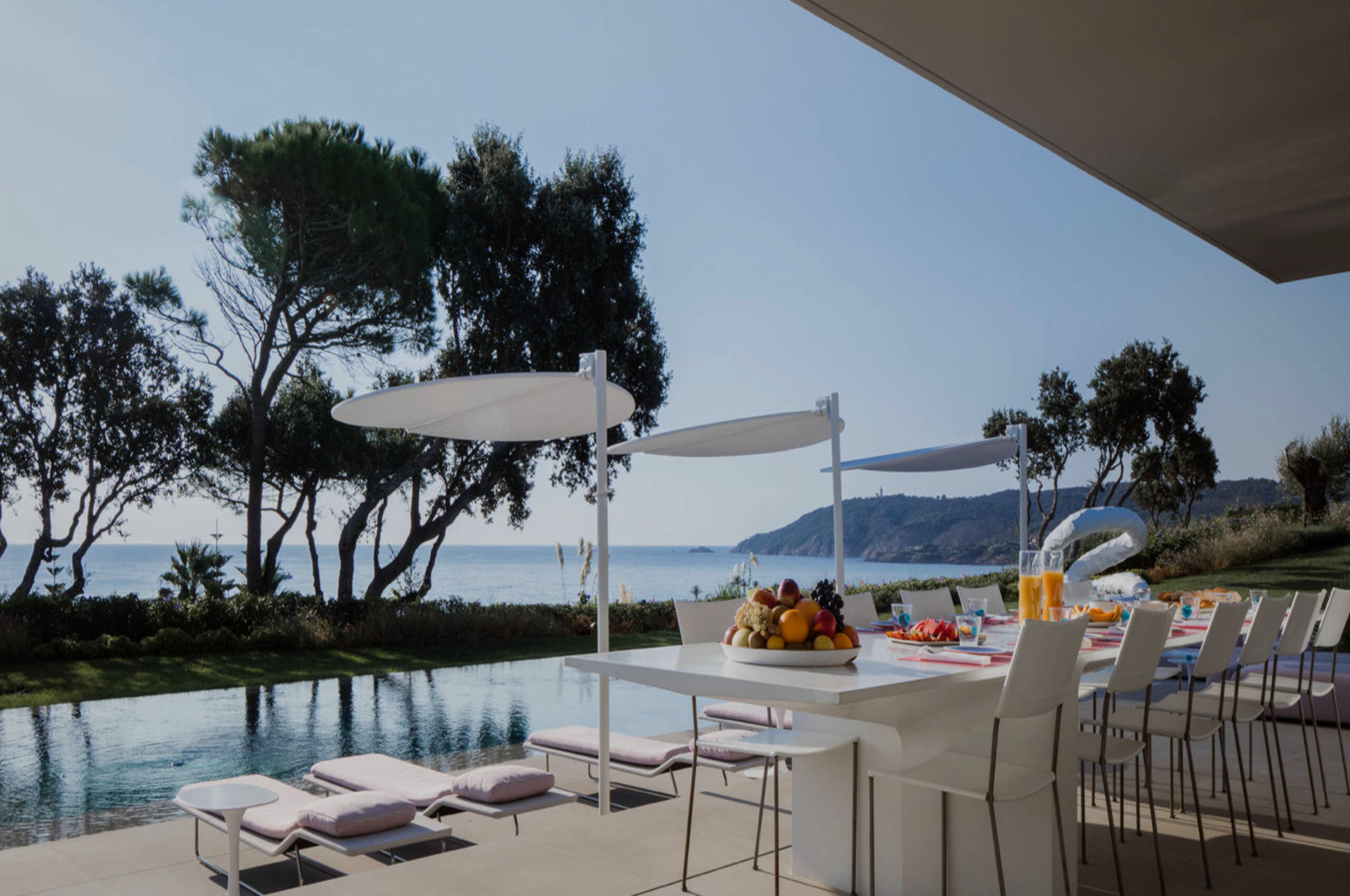 villa-caroline-poolside-terrace-outdoordining-seaview-luxury-paradise-retreat-sttropez