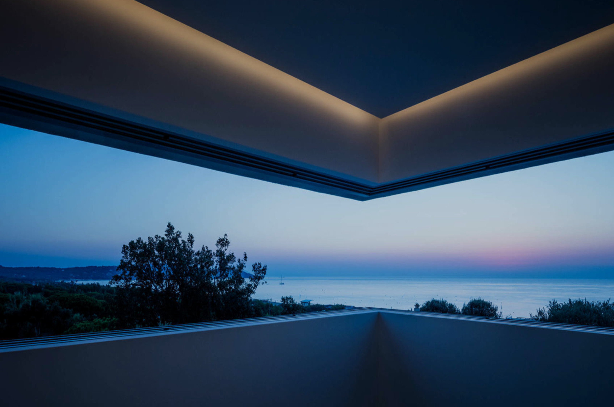 villa-caroline-windowview-seaview-landscape-luxury-rental-retreat-sttropez