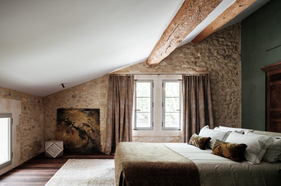 villa-cas-bedroom-elegant-raw-traditional-materials-modern-stylish-design-luxury-interior-provence