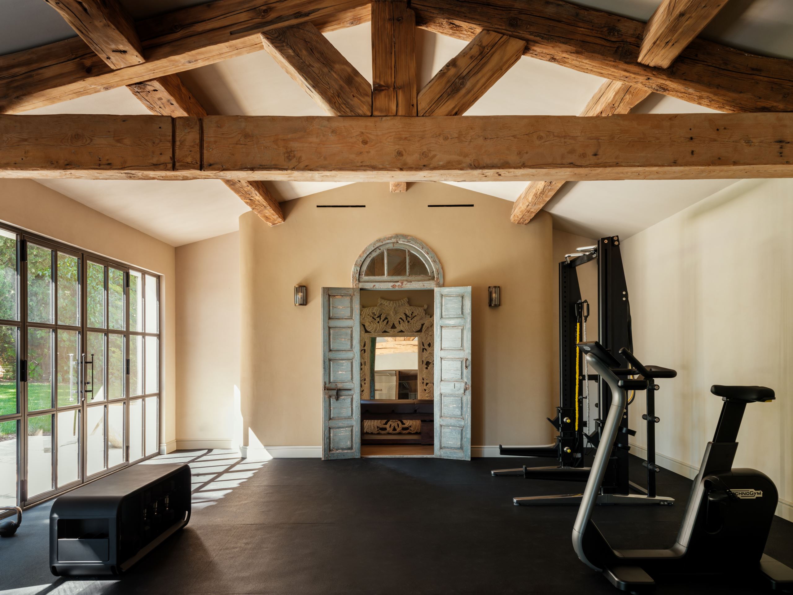 villa-cas-fitness-suite-workout-gym-wellness-luxury-design-provence
