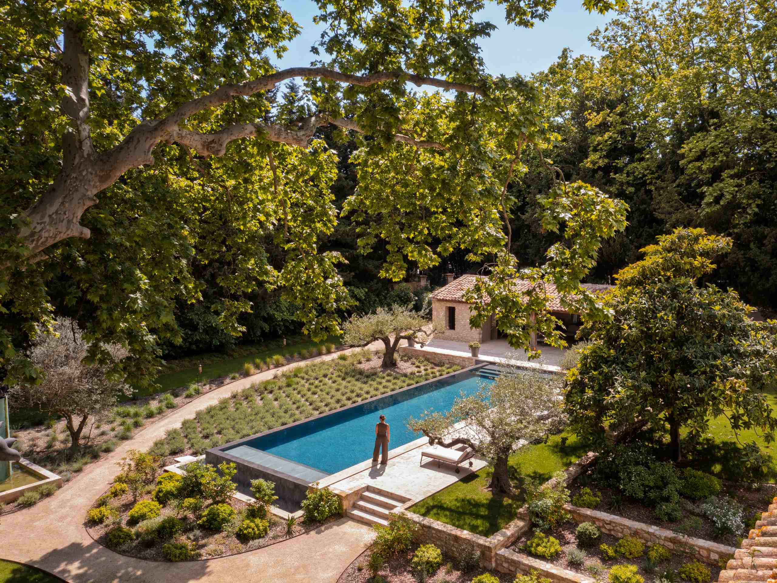 villa-cas-garden-swimmingpool-poolhouse-tropical-garden-oasis-luxury-rental-retreat-provence