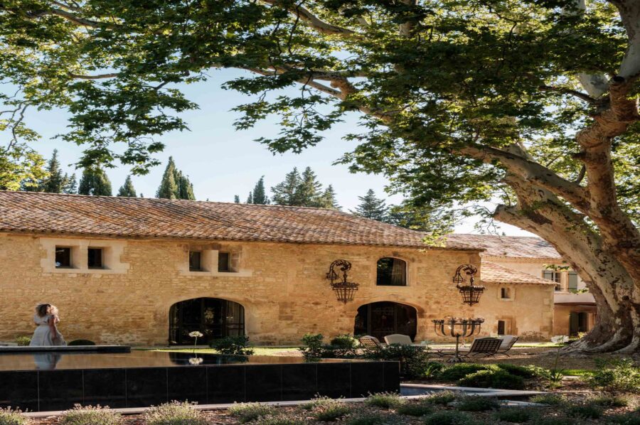 villa-cas-infinitypool-exterior-garden-charming-chic-luxury-rental-retreat-provence