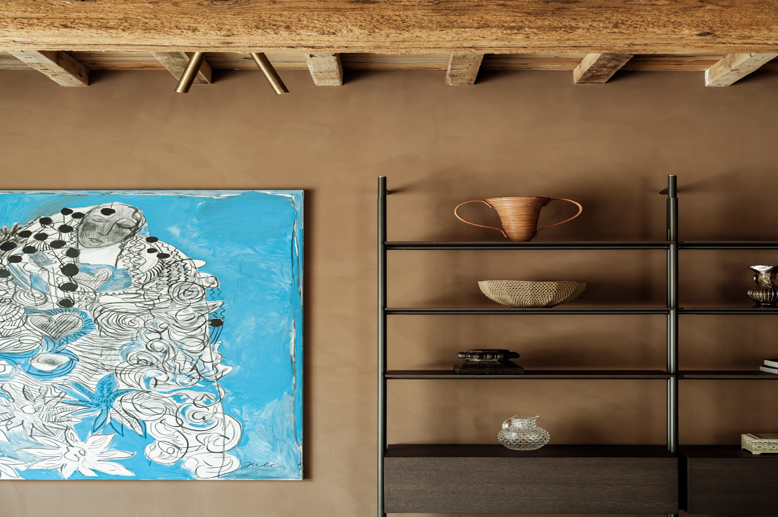 villa-cas-interior-artwork-traditional-modern-fusion-stylish-bespoke-design-luxury-provence