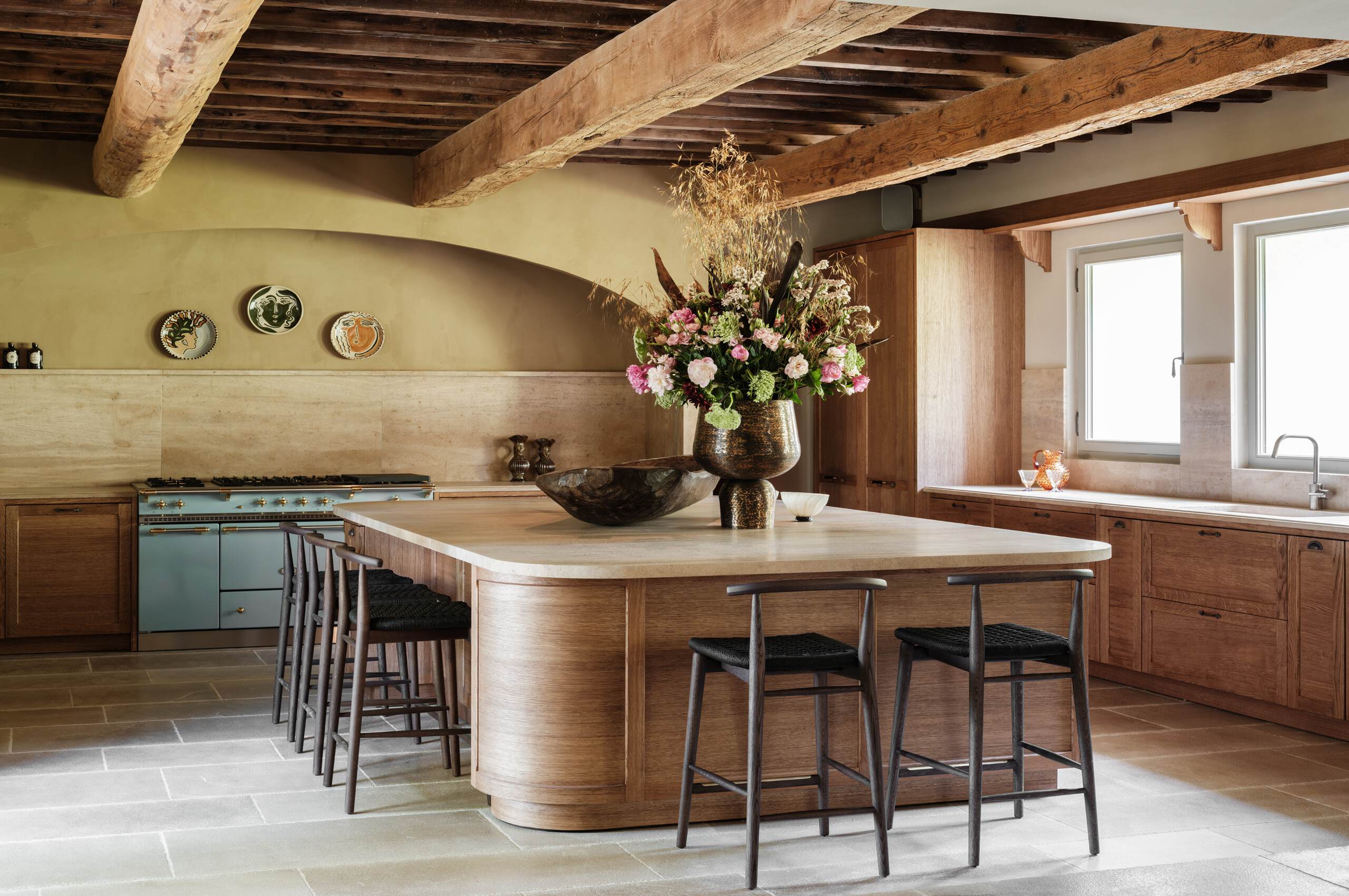 villa-cas-kitchen-elegant-stylish-spacious-design-charming-chic-interior-luxury-rental-provence