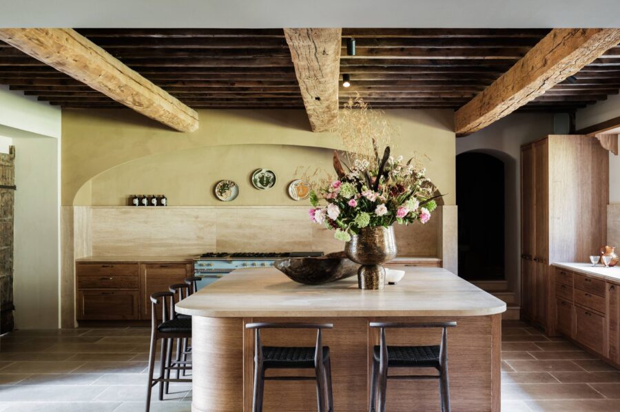 villa-cas-kitchen-elegant-stylish-traditional-design-luxury-provence