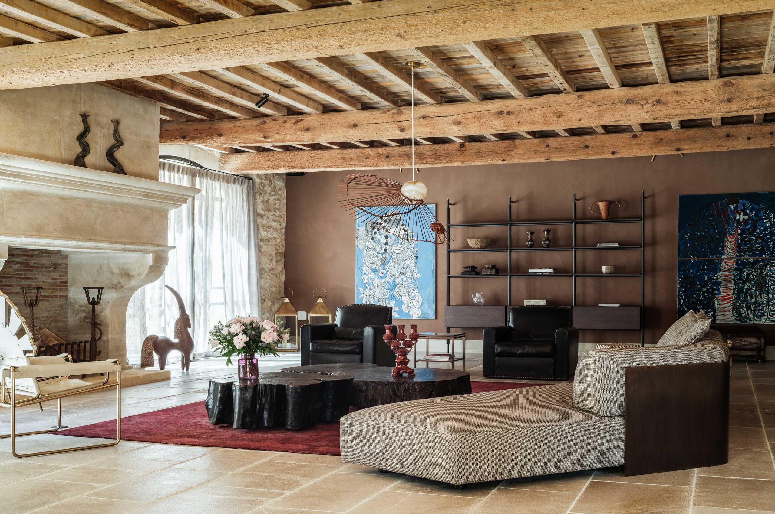 villa-cas-lounge-livingroom-fireplace-artwork-bespoke-furnishings-elegant-design-luxury-provence