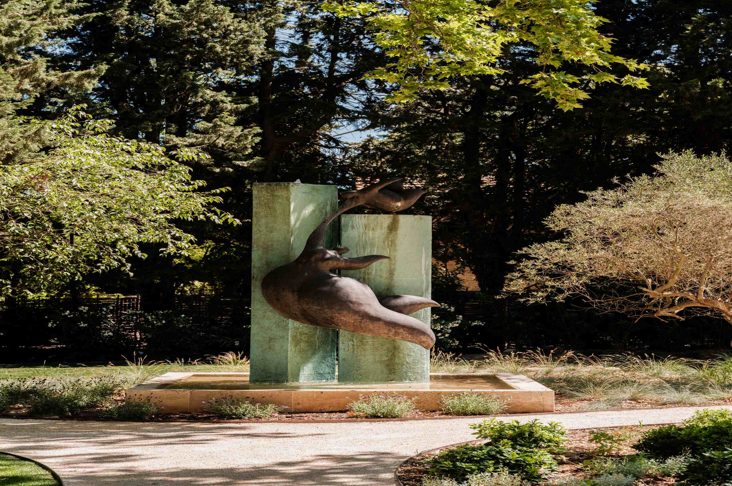 villa-cas-sculpture-garden-artwork-luxury-rental-retreat-provence