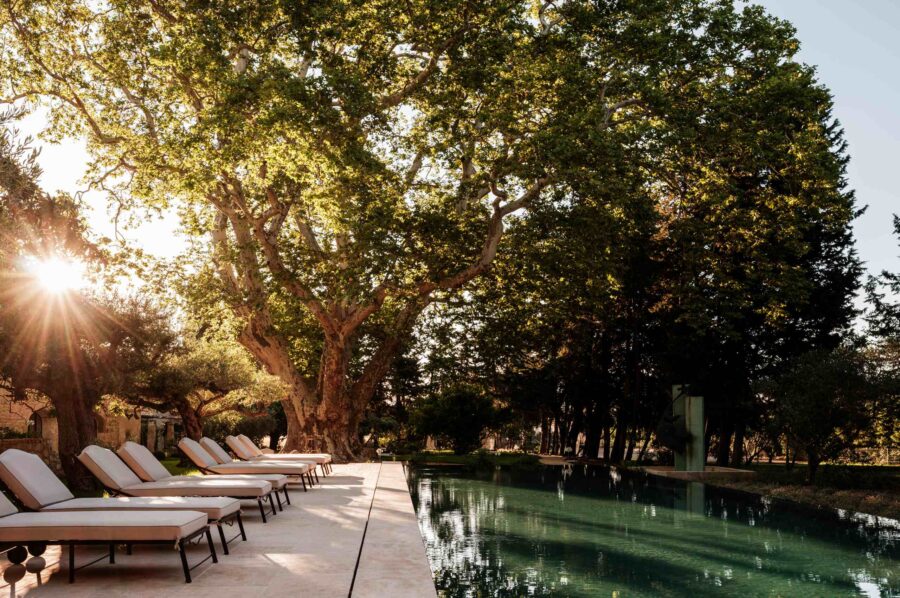 villa-cas-swimming-pool-sunset-sunloungers-stunning-garden-luxury-rental-provence