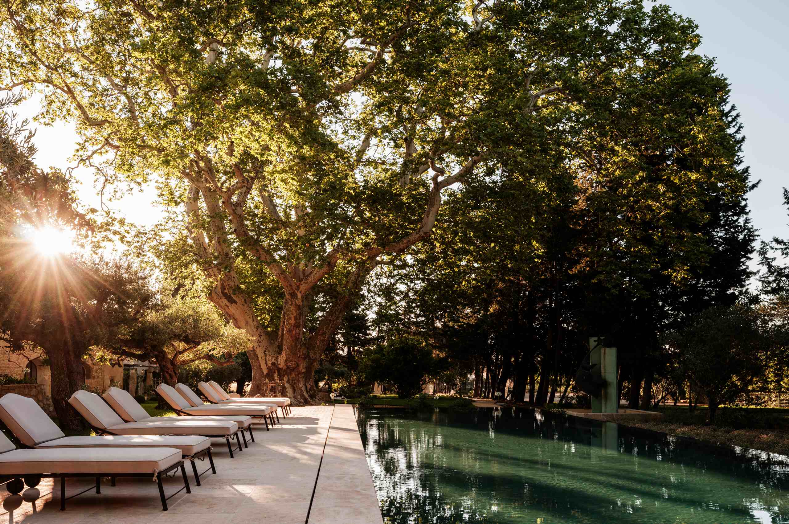 villa-cas-swimming-pool-sunset-sunloungers-stunning-garden-luxury-rental-provence