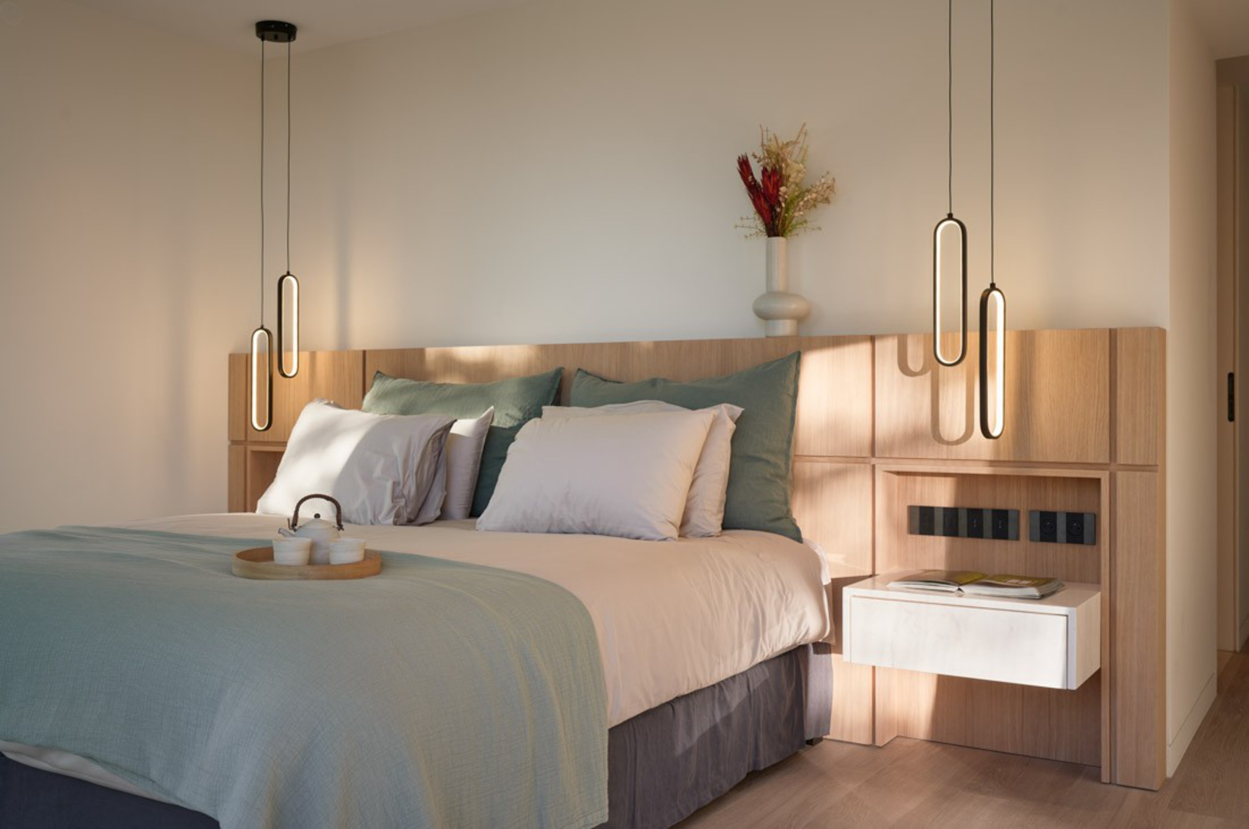 villa-casa-bedroom-elegant-stylish-chic-interior-luxury-design-ramatuelle