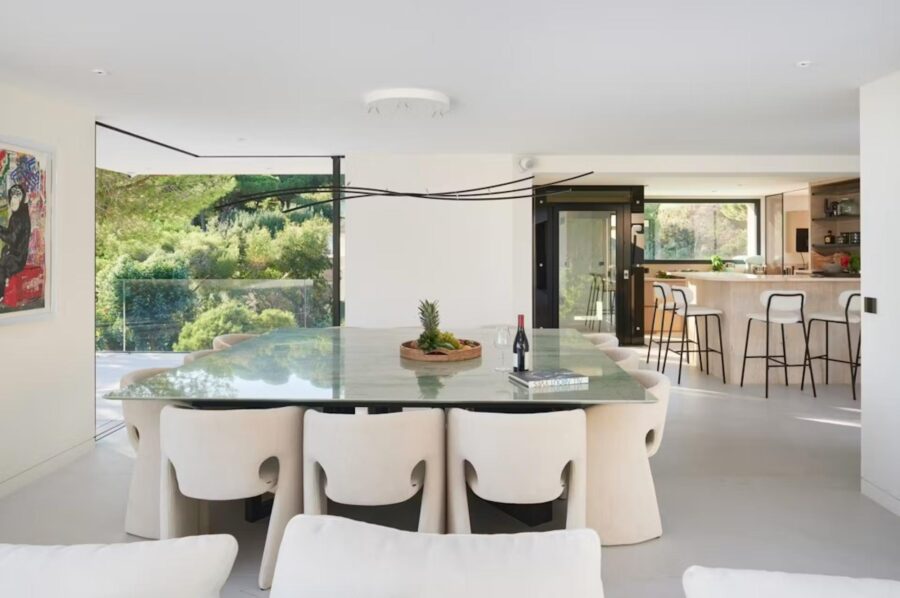 villa-casa-dining-table-openplan-modern-elegant-design-luxury-ramatuelle