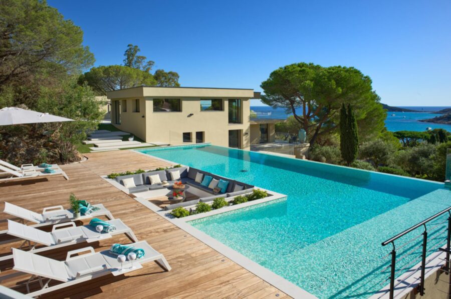 villa-casa-exterior-swimmingpool-terrace-firepit-stunning-seaview-luxury-rental-retreat-ramatuelle