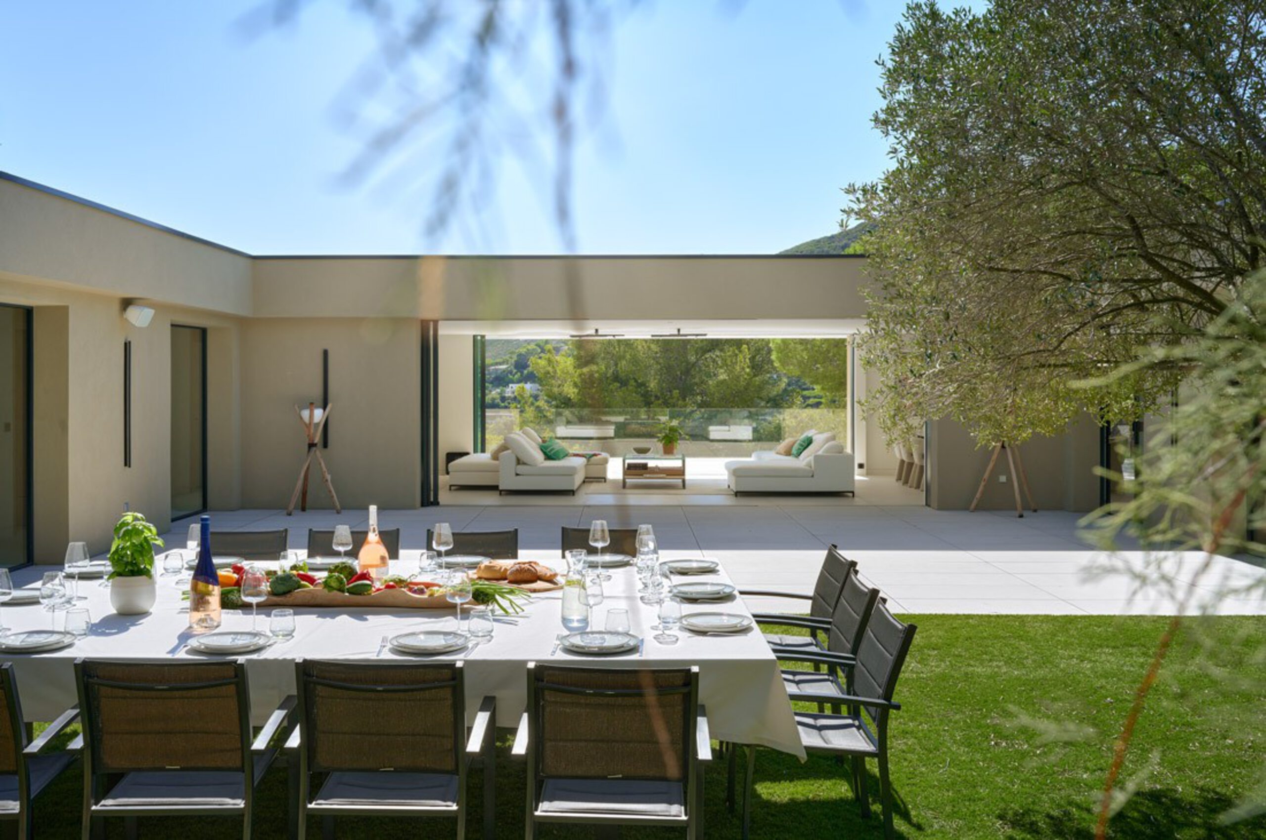 villa-casa-garden-outdoor-dining-alfresco-openplan-luxury-ramatuelle