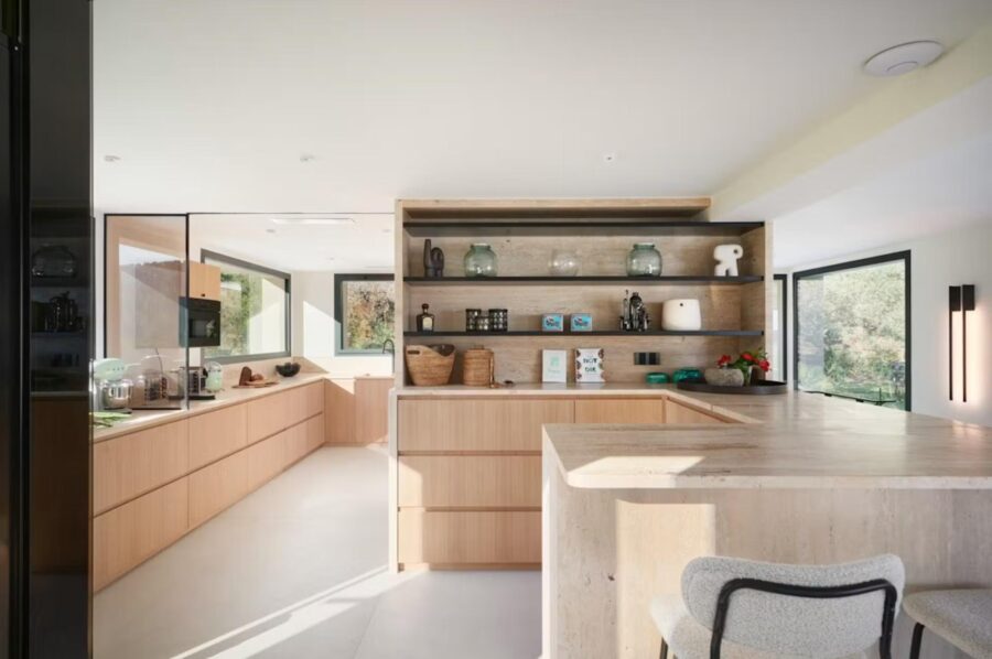 villa-casa-kitchen-pantry-breakfast-bar-luxury-ramatuelle