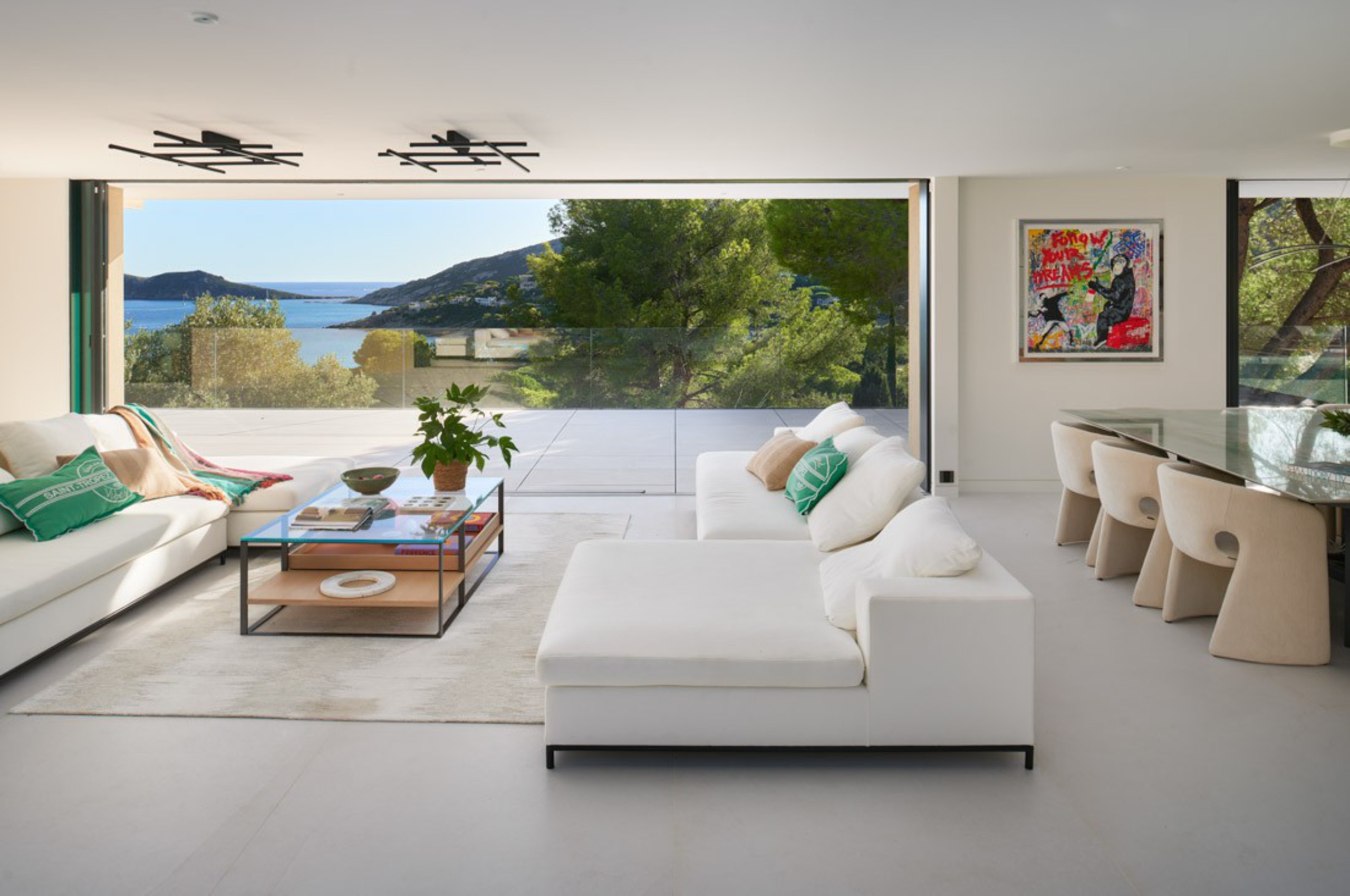 villa-casa-livingroom-lounge-seaview-diningroom-openplan-stylish-modern-luxury-ramatuelle