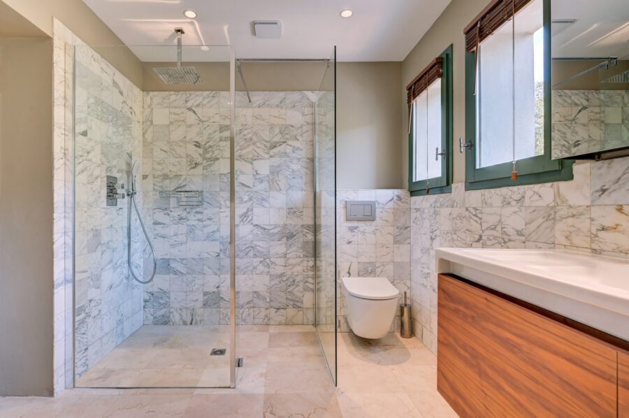 villa-cassie-bathroom-shower-sink-toilet-marble-modern-stylish-design-luxury-lacroixvalmer