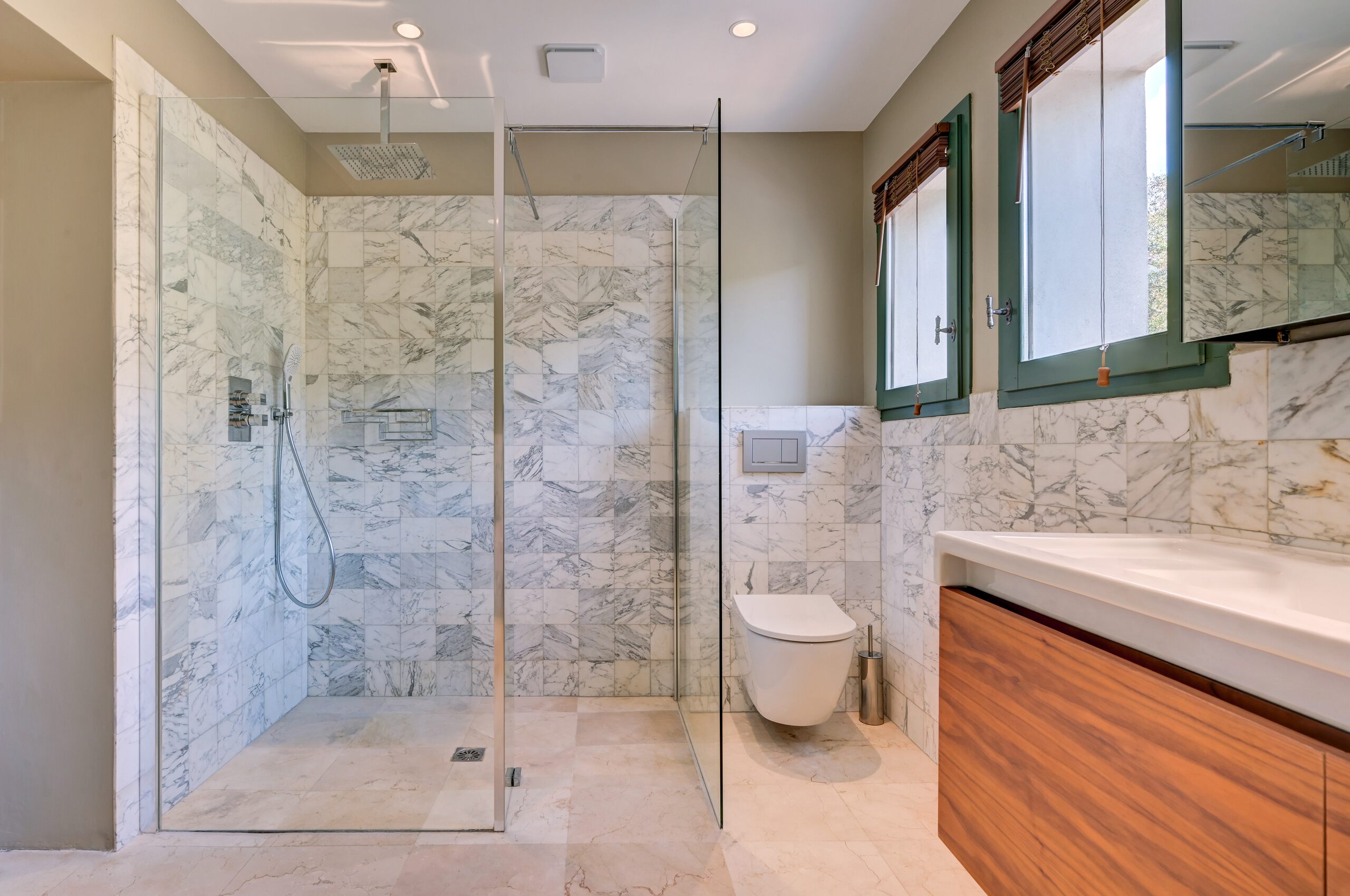 villa-cassie-bathroom-shower-sink-toilet-marble-modern-stylish-design-luxury-lacroixvalmer