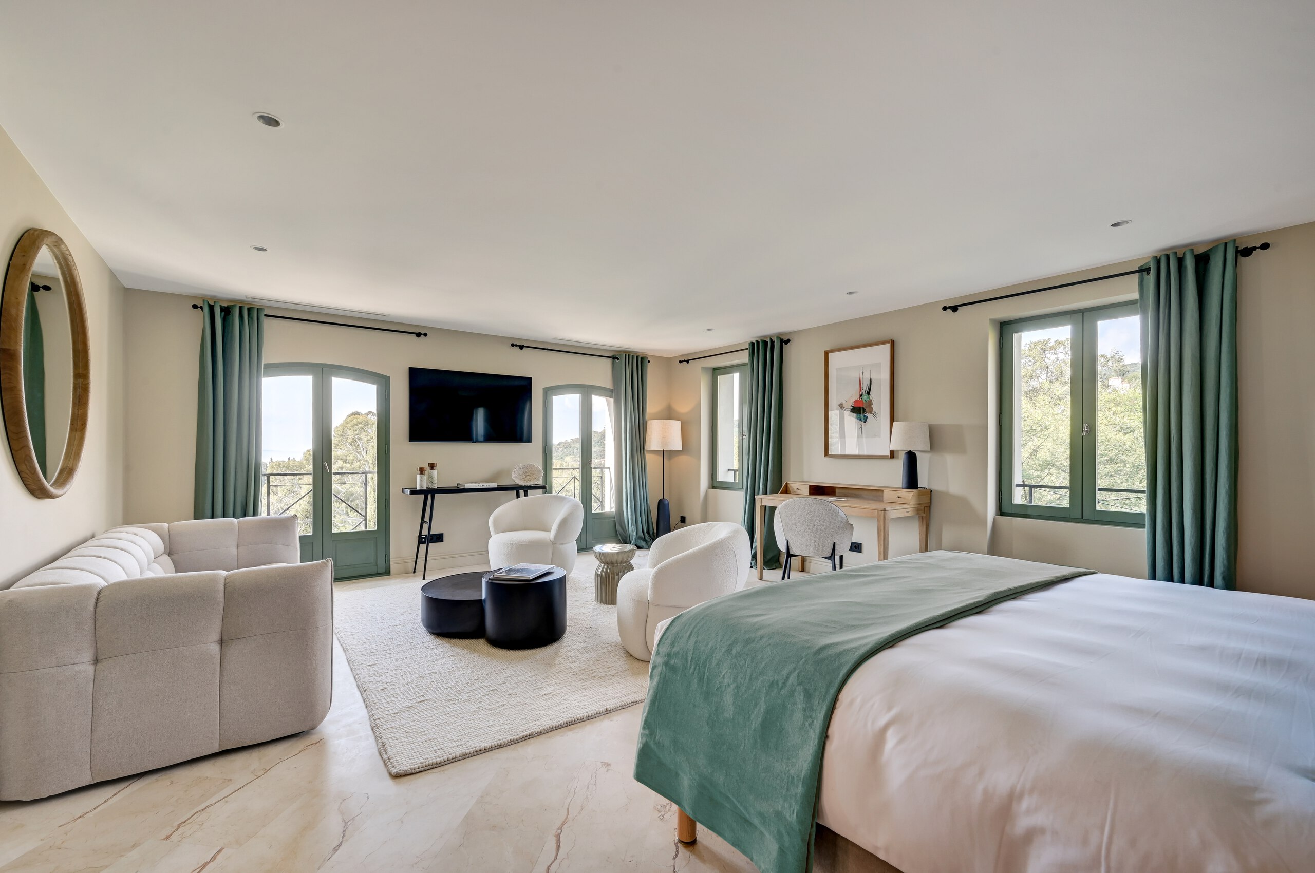 villa-cassie-bedroom-lounge-modern-chic-designer-luxury-interiordesign-lacroixvalmer