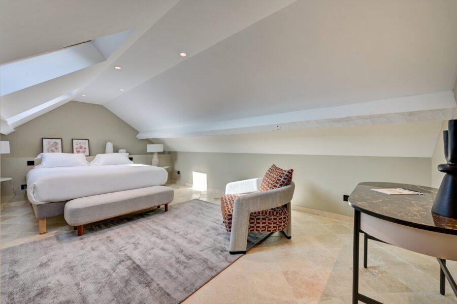 villa-cassie-bedroom-modern-elegant-minimalist-luxury-luxury-lacroixvalmer