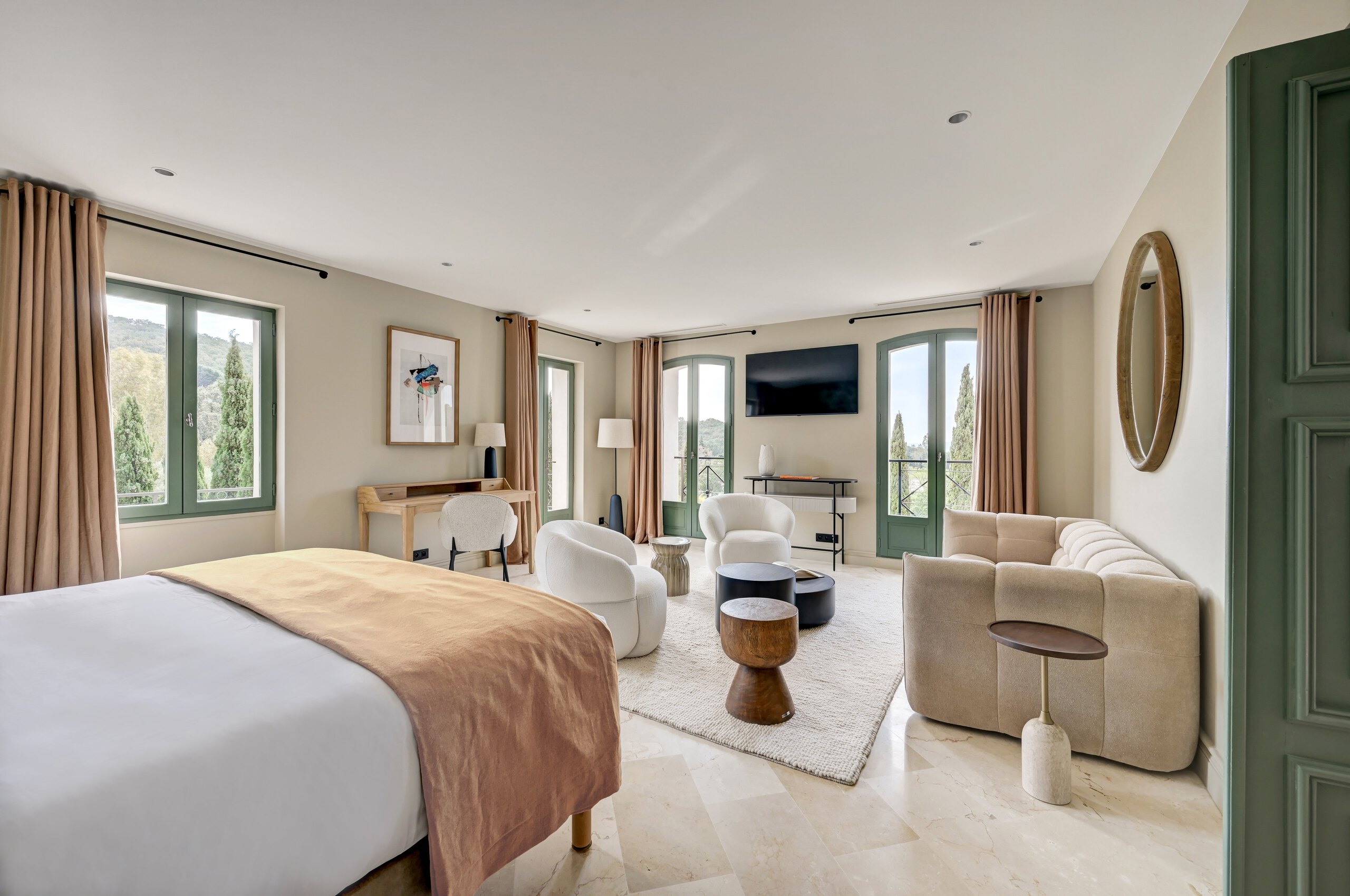 villa-cassie-bedroom-modern-elegant-spacious-garden-view-chic-luxury-lacroixvalmer