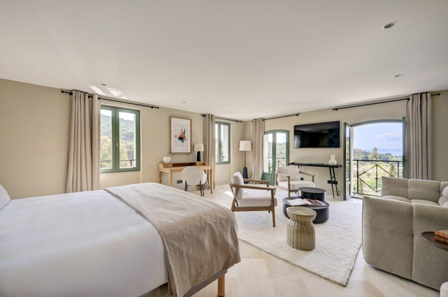 villa-cassie-bedroom-seaview-garden-view-lounge-elegant-stylish-chic-design-luxury-lacroixvalmer