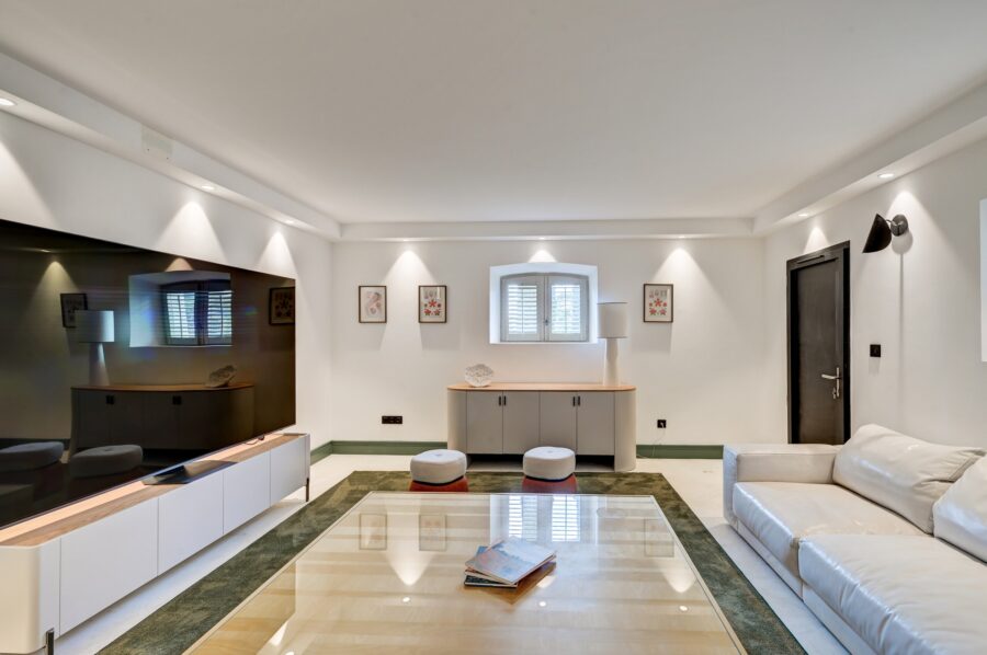 villa-cassie-cinemaroom-tv-lounge-entertainment-comfort-relaxation-luxury-lacroixvalmer