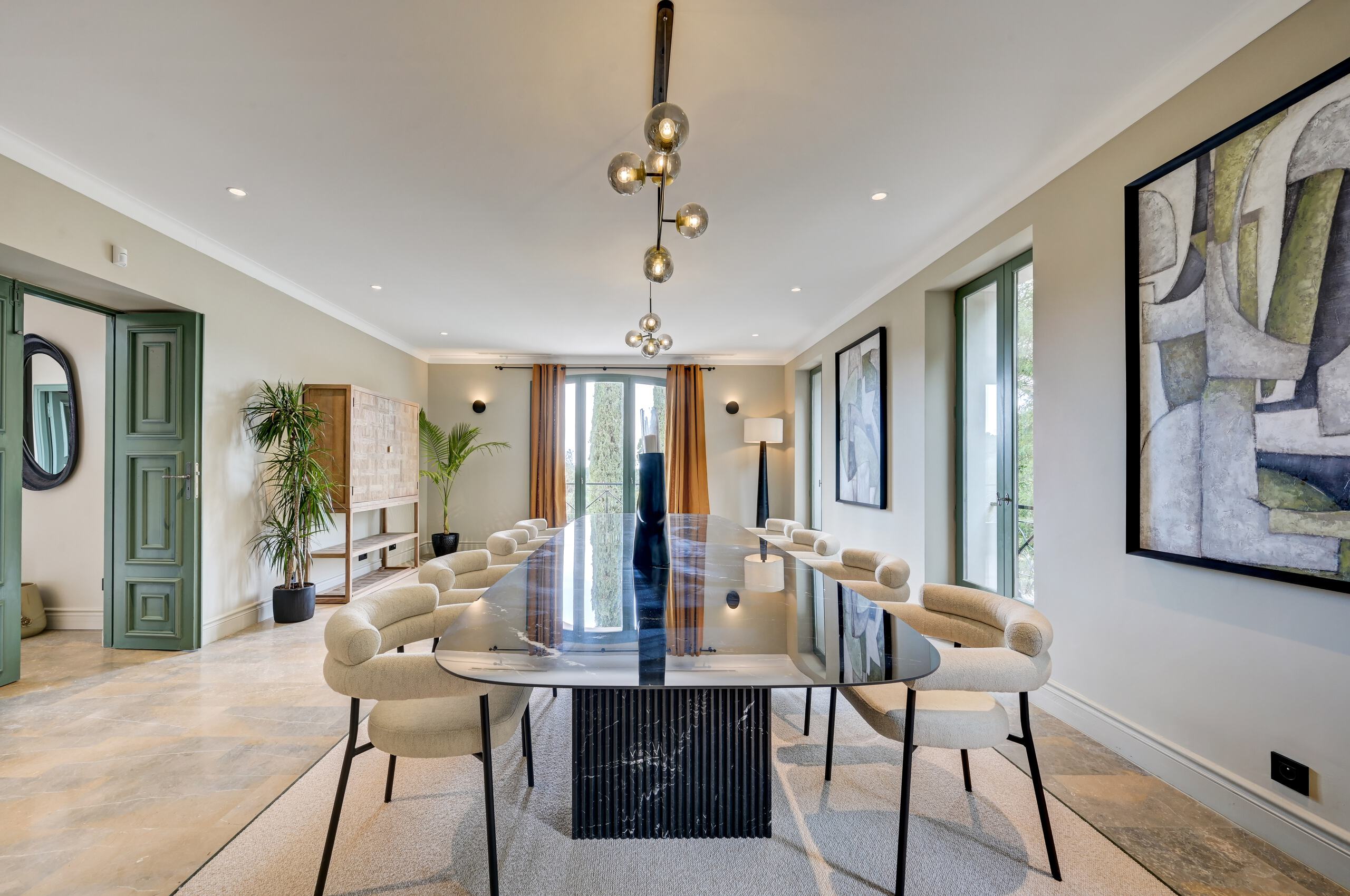 villa-cassie-diningroom-grand-opulent-spacious-elegant-luxury-interiordesign-lacroixvalmer