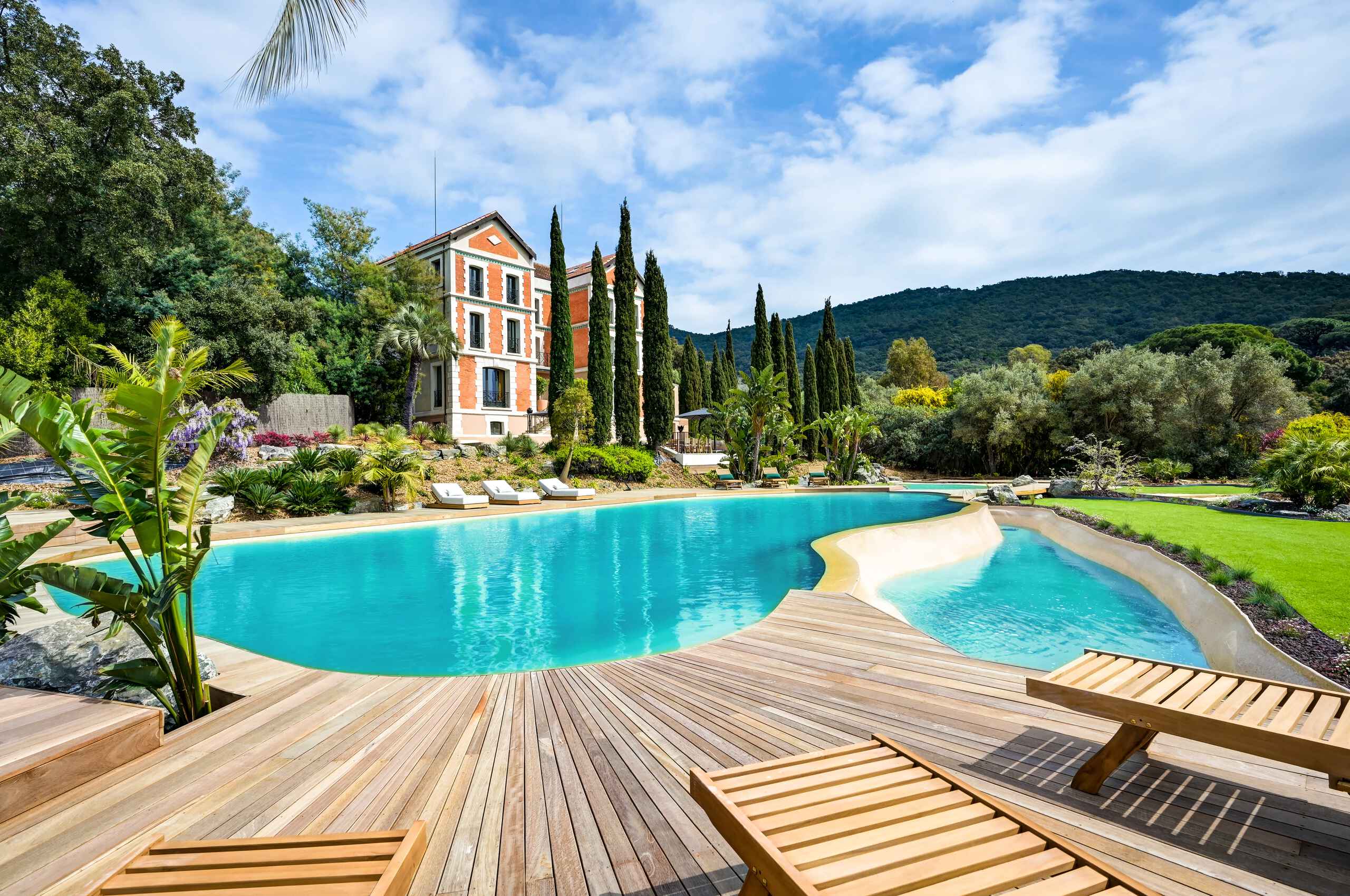 villa-cassie-exterior-pool-tropical-garden-luxury-paradise-rental-retreat-lacroixvalmer