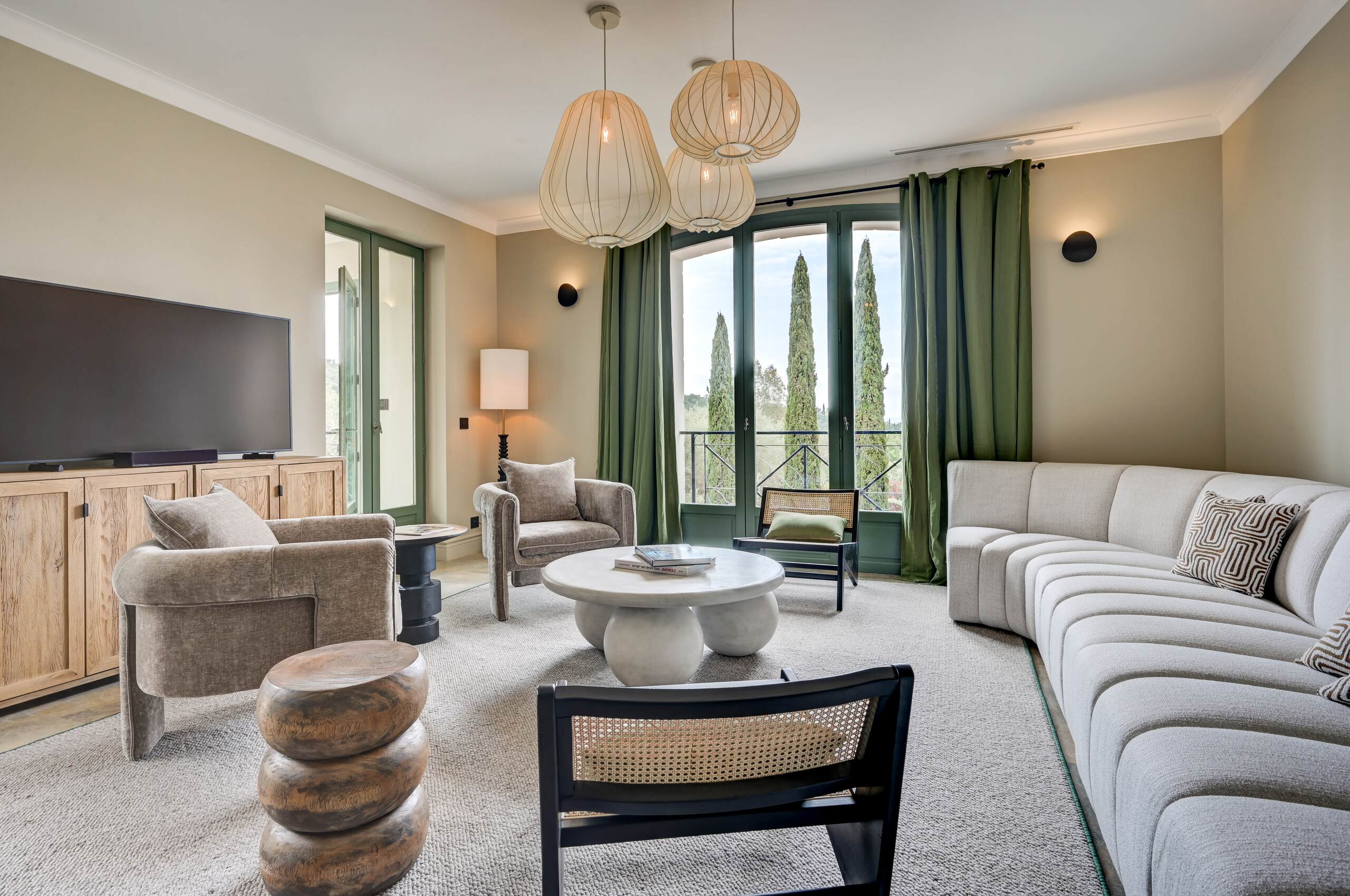 villa-cassie-livingroom-lounge-elegant-stylish-modern-interior-gardenview-bright-luxury-design-lacroixvalmer