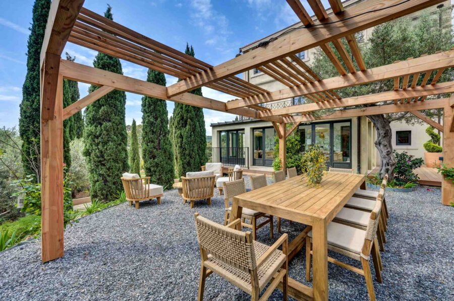 villa-cassie-outdoor-dining-seating-alfresco-beautiful-garden-luxury-property-lacroixvalmer