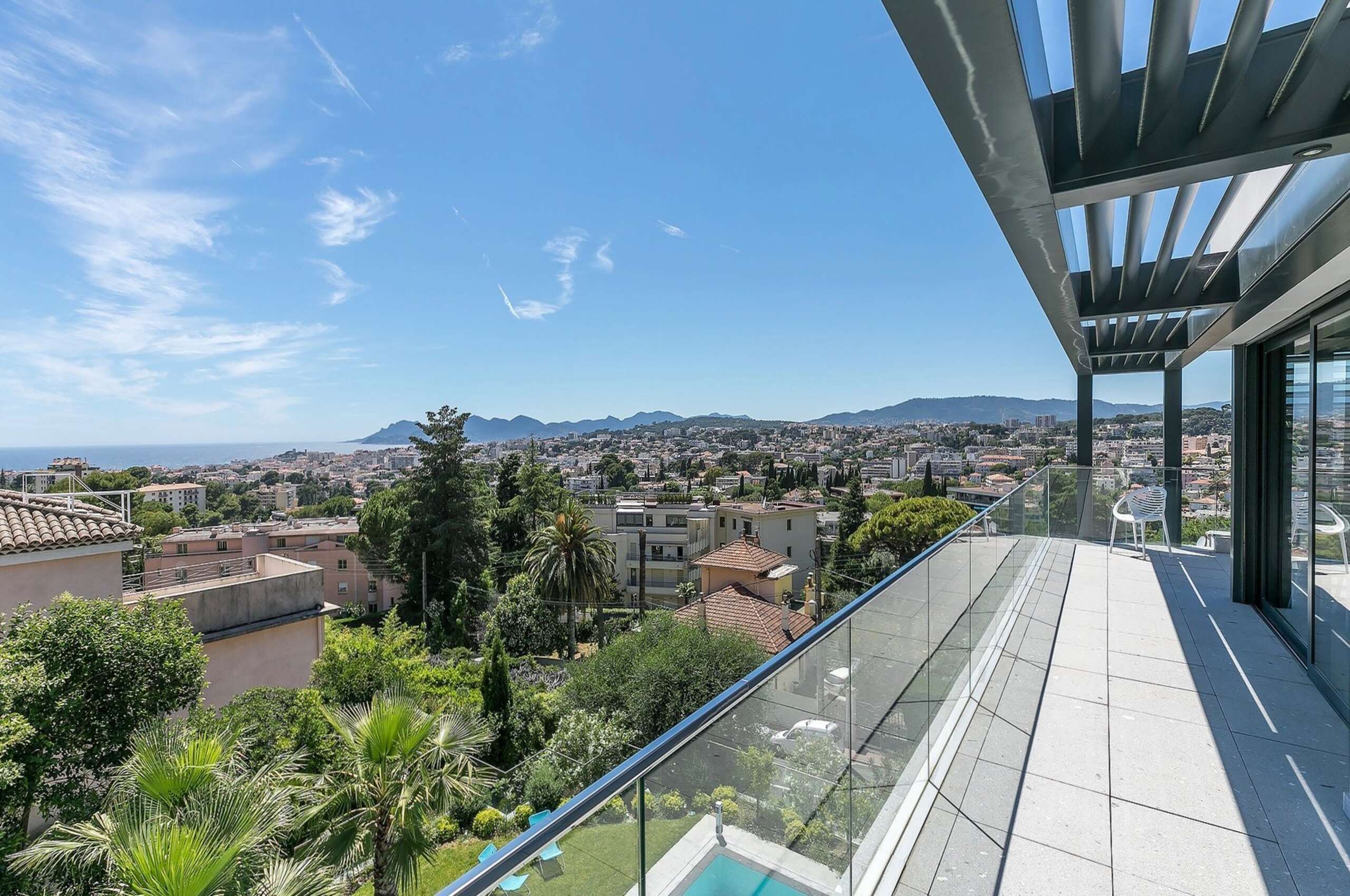 villa-catalina-balcony-seaview-mountainview-luxury-modern-retreat-cannes
