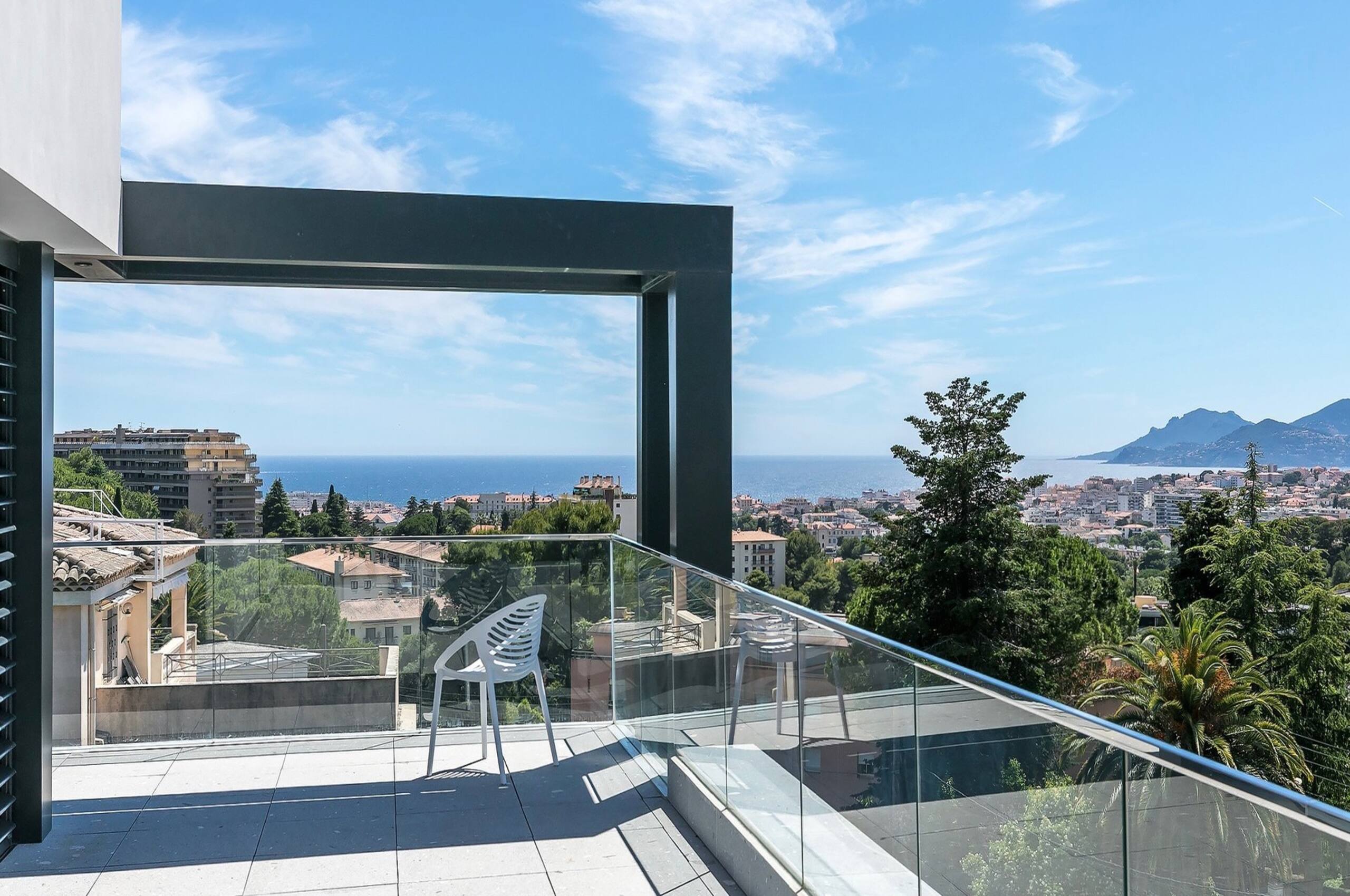 villa-catalina-exterior-balcony-oceanview-mountainview-cannes