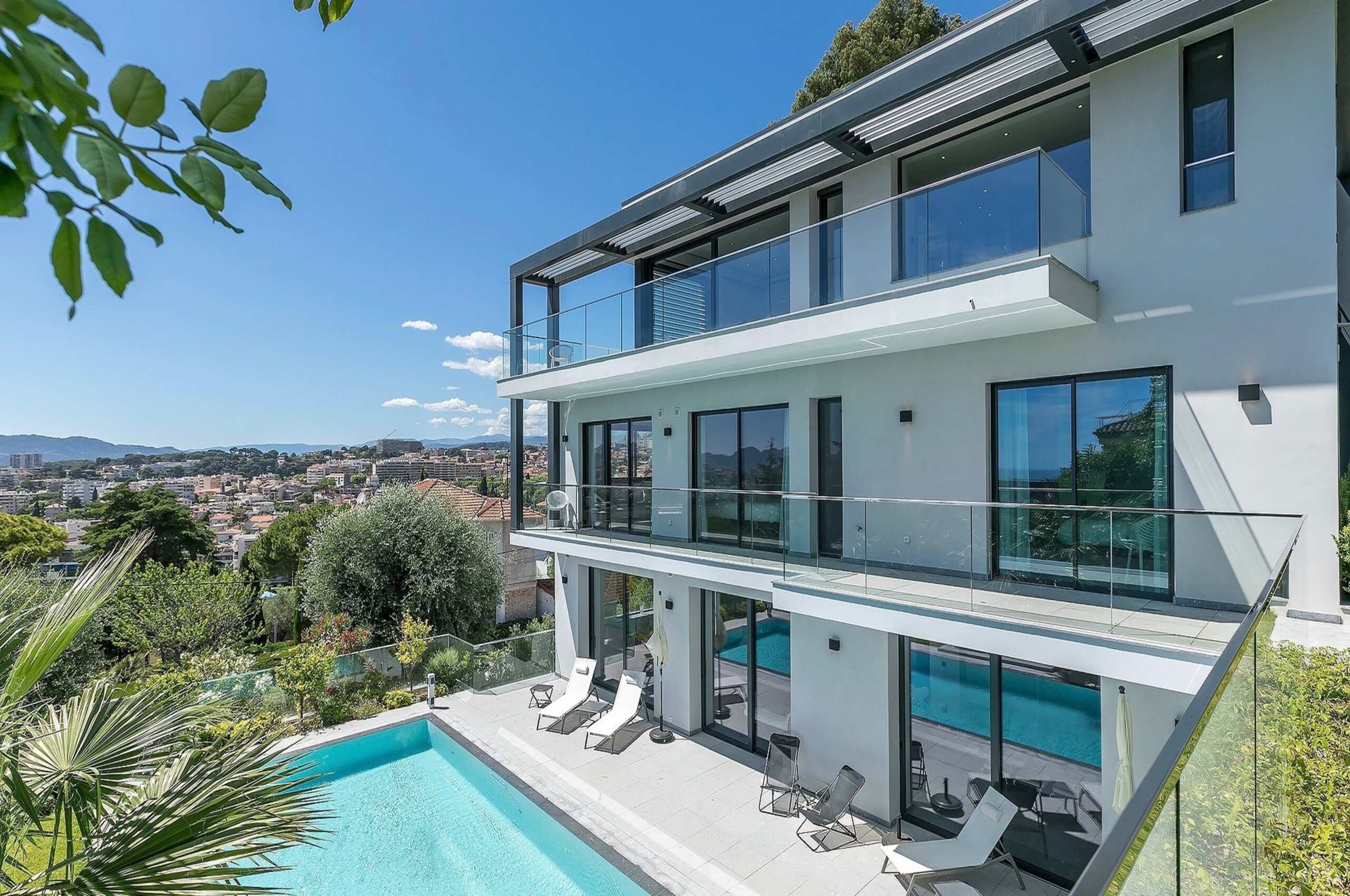 villa-catalina-exterior-luxury-modern-rental-frenchriviera-cannes
