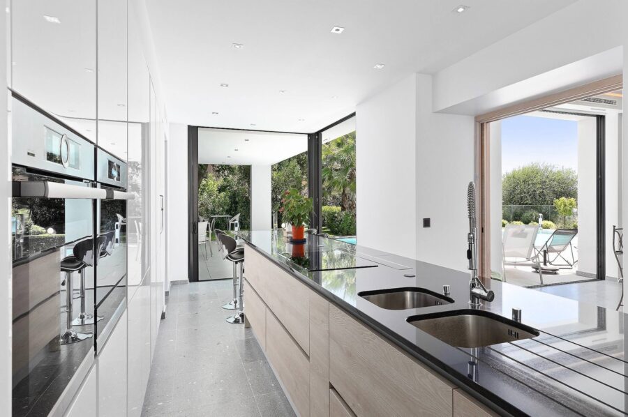 villa-catalina-kitchen-modern-luxury-sleek-interior-cannes