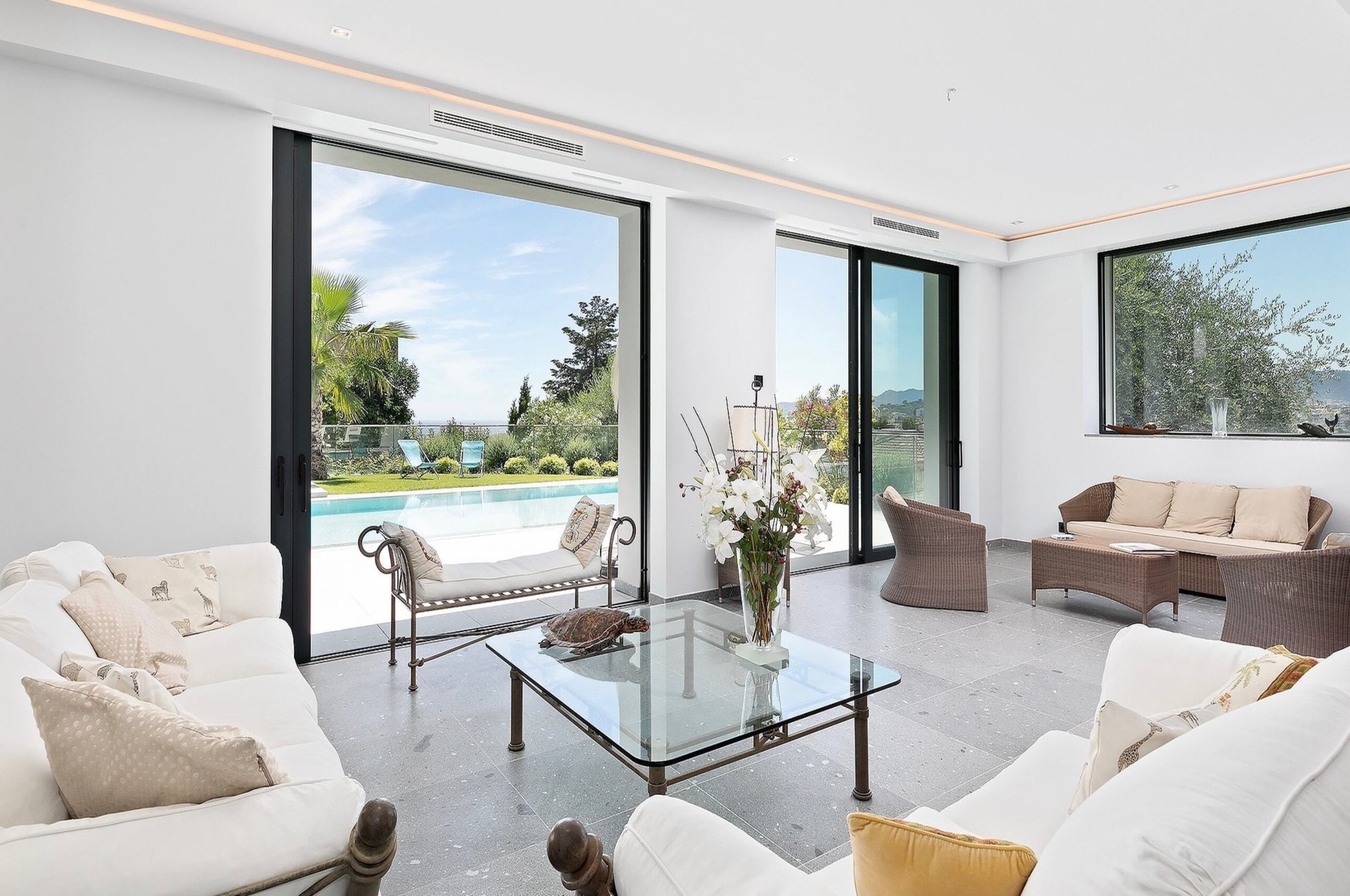 villa-catalina-livingroom-poolview-modern-luxury-interior-cannes