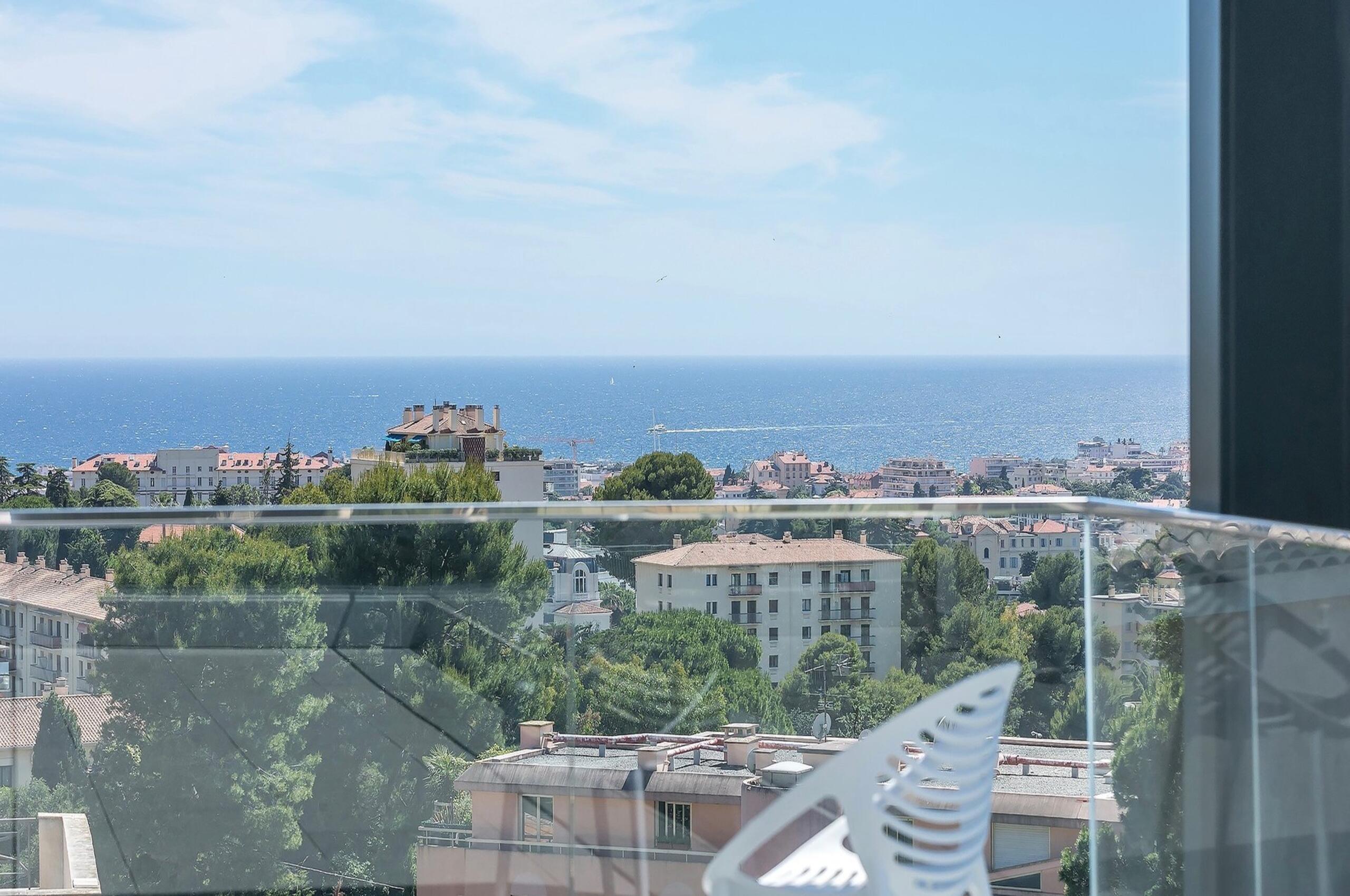 villa-catalina-oceanview-townview-frenchriviera-cannes