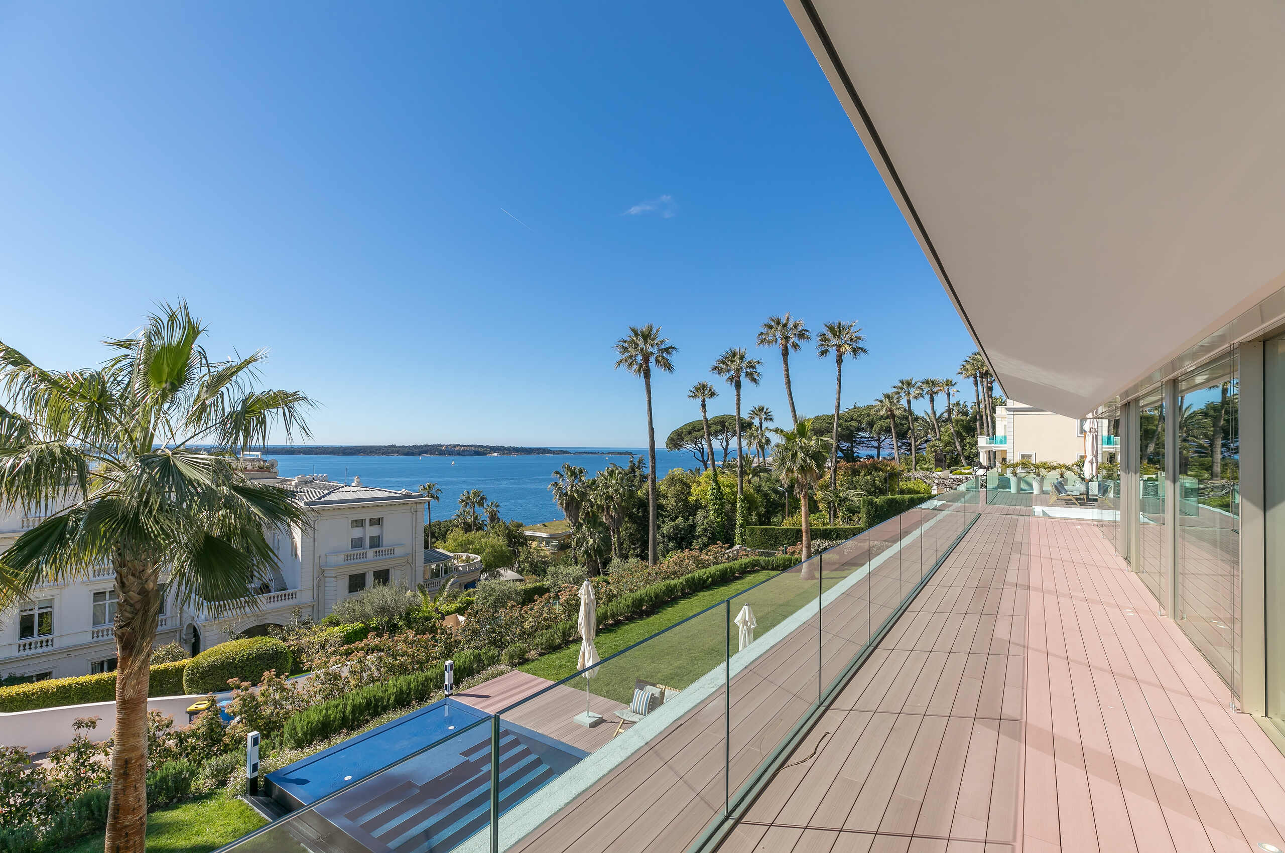villa-cecilia-balcony-oceanview-gardenview-luxury-retreat-frenchriviera-cannes