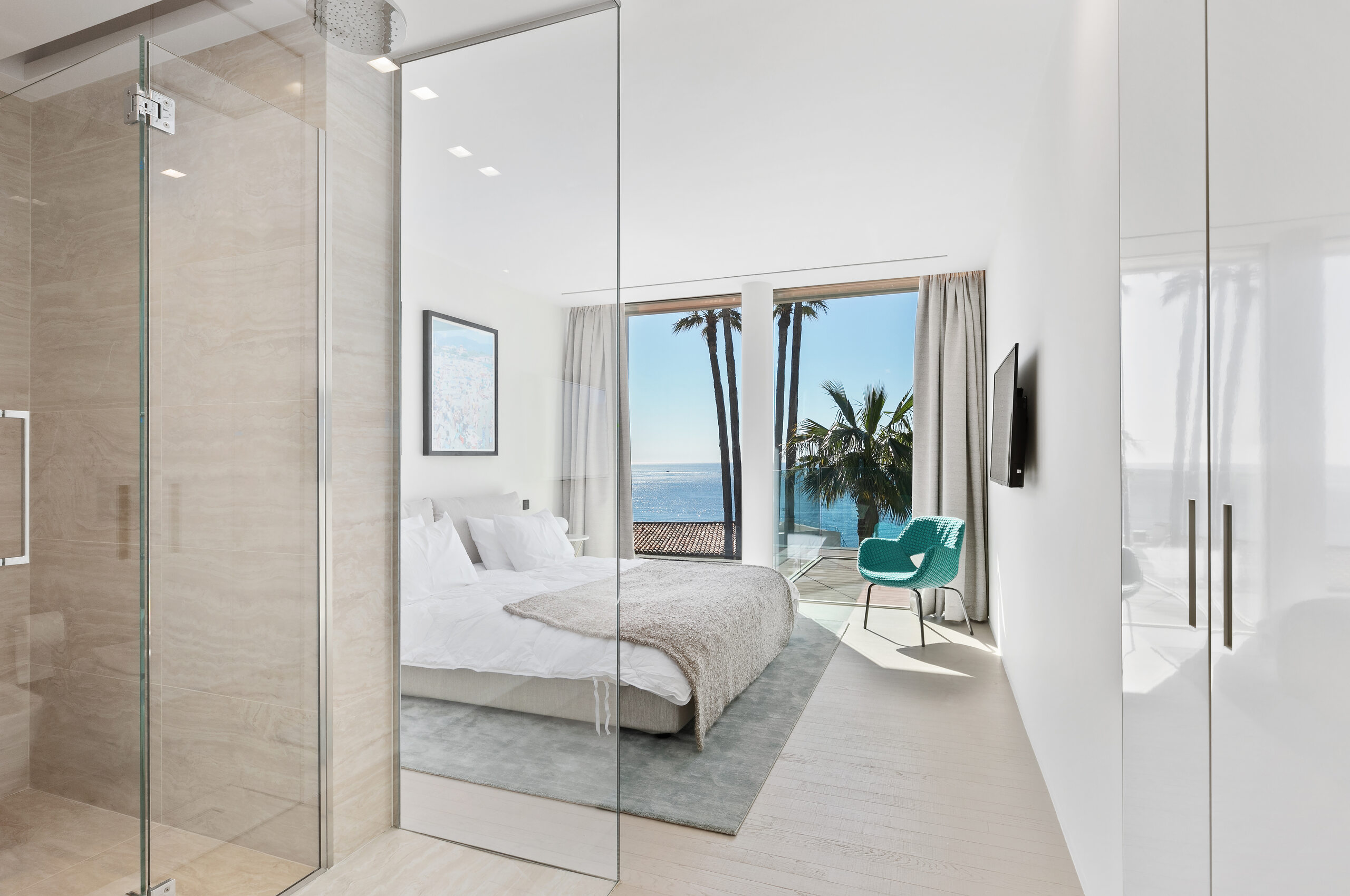 villa-cecilia-bedroom-ensuite-oceanview-luxury-modern-design-cannes
