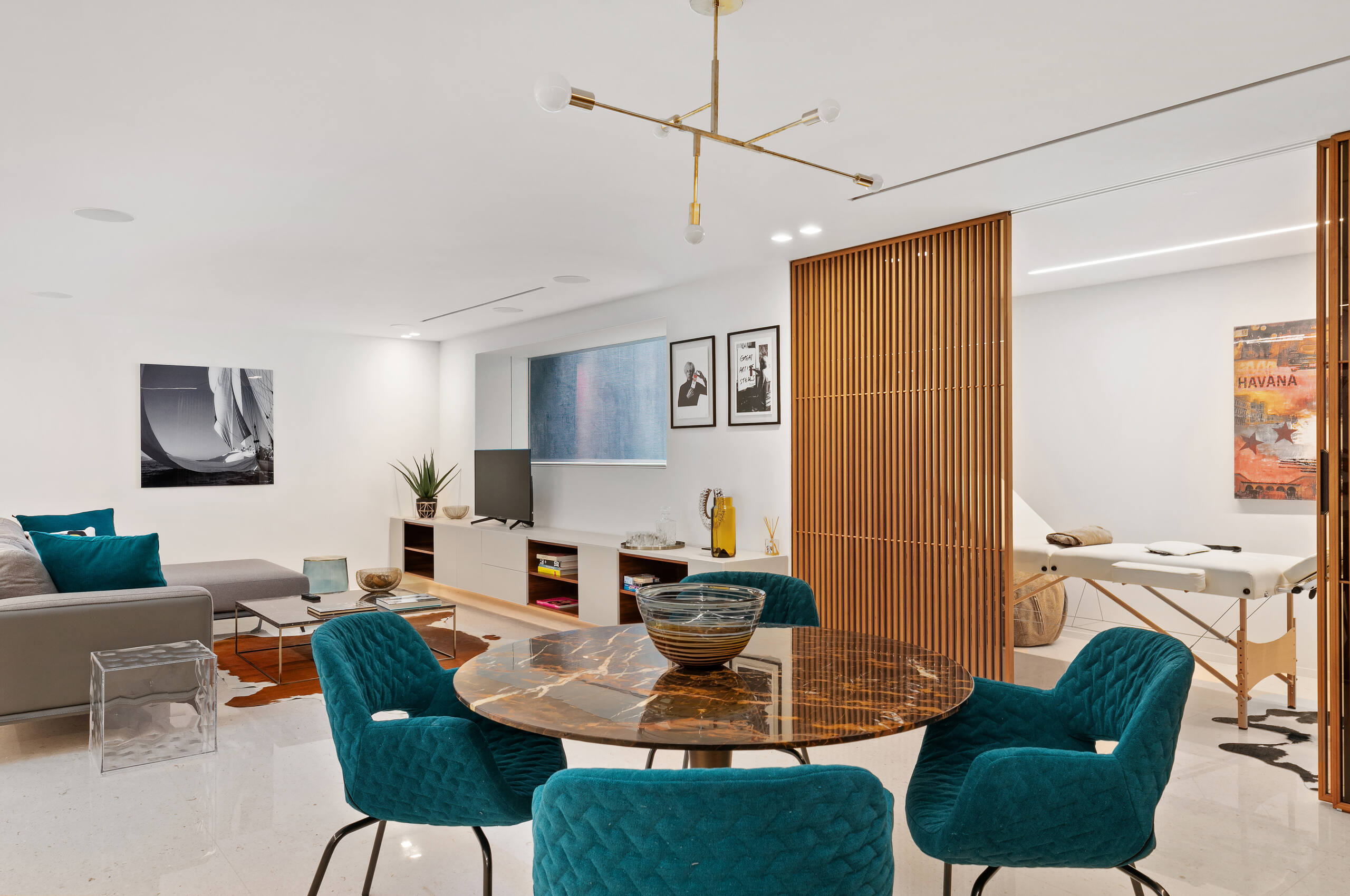 villa-cecilia-diningtable-artwork-unique-modern-design-cannes