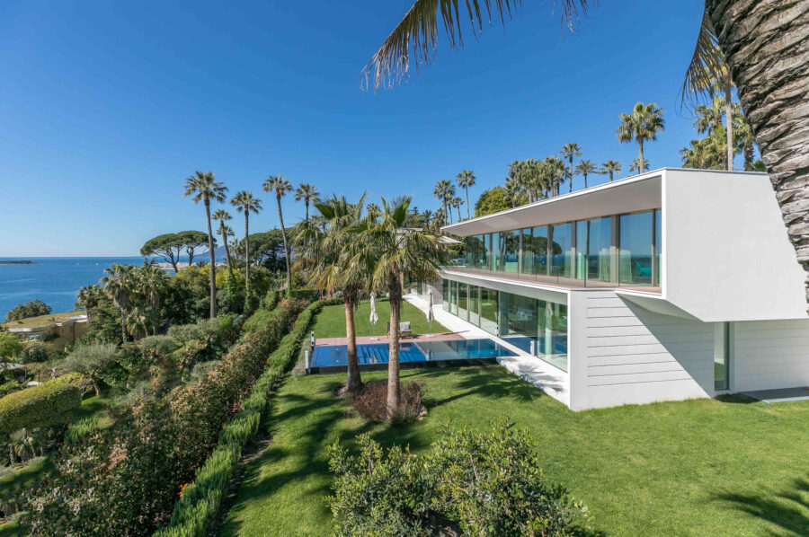 villa-cecilia-exterior-modern-luxury-rental-oceanview-cannes