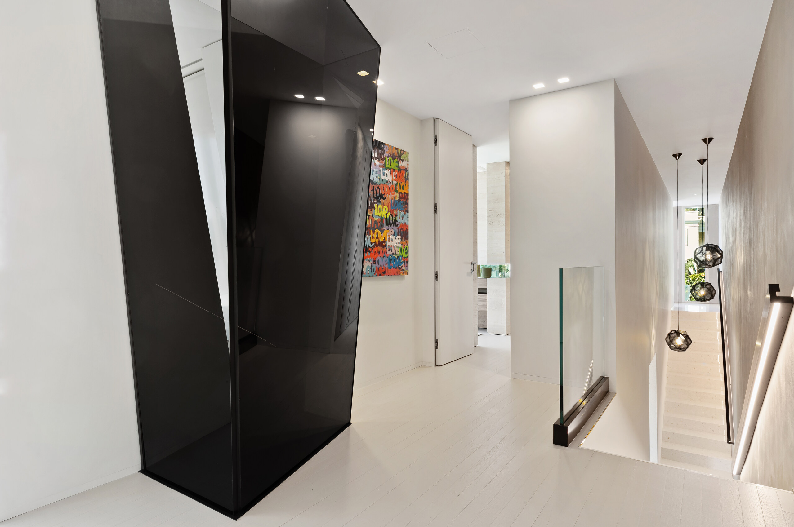 villa-cecilia-hallway-staircase-artwork-modern-unique-interior-cannes