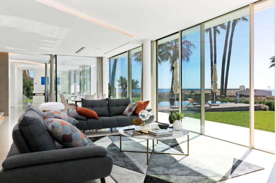 villa-cecilia-livingroom-garden-modern-luxury-interiordesign-cannes