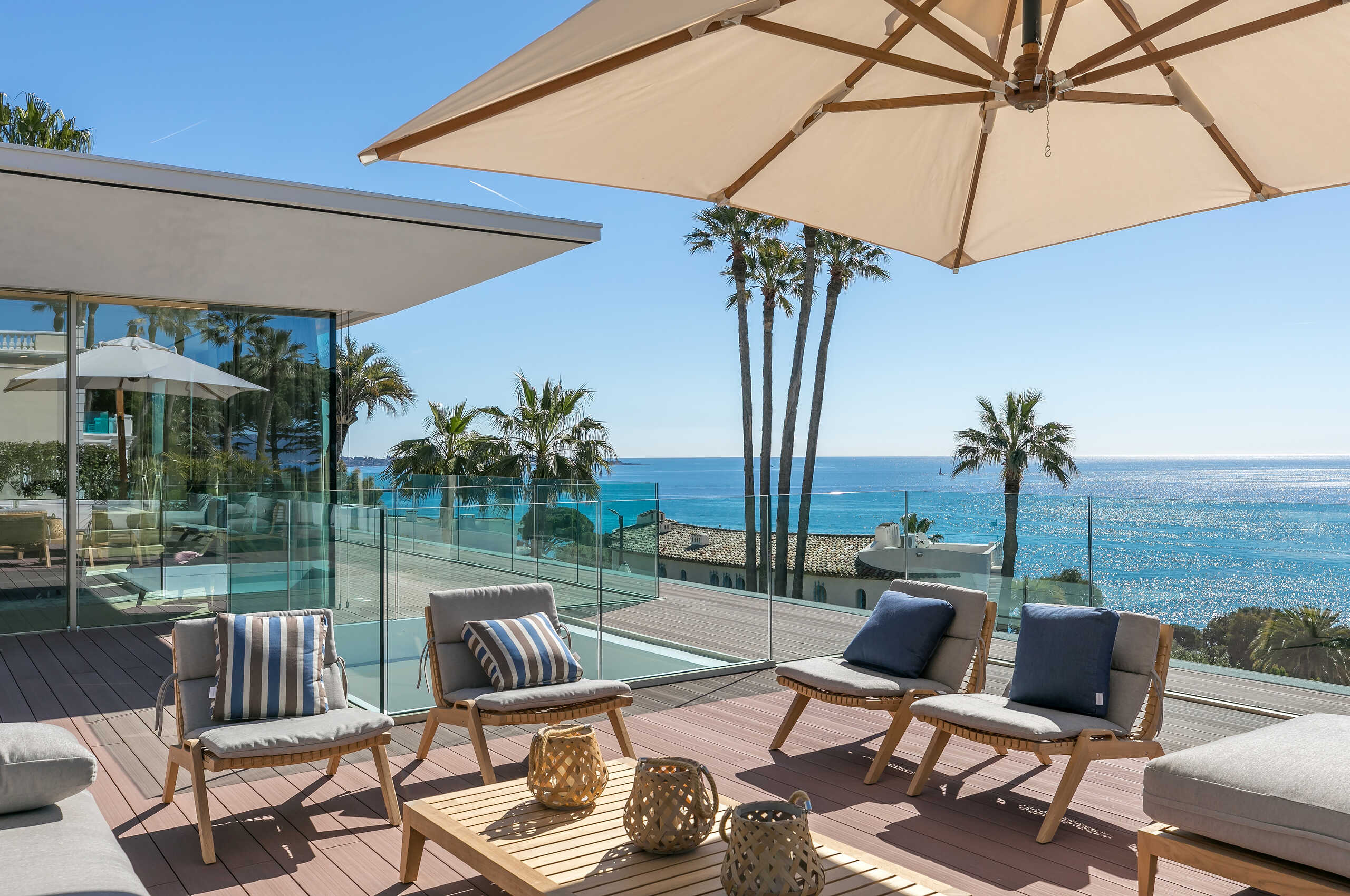 villa-cecilia-roofterrace-outdoorseating-oceanview-luxury-retreat-cannes